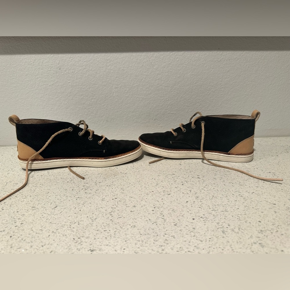 UGG